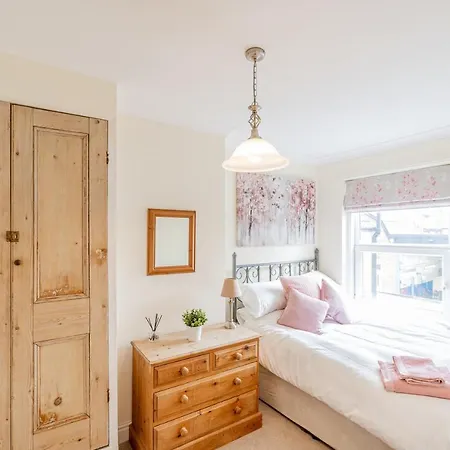 Strayside - Cosy Dog Friendly Sleeps 4. 5 Mins Walk To Hospital And 15 Mins Walk To Town Centre 哈罗盖特