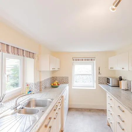 Сasa de vacaciones Strayside - Cosy Dog Friendly Sleeps 4. 5 Mins Walk To Hospital And 15 Mins Walk To Town Centre