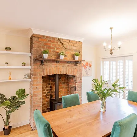 Strayside - Cosy Dog Friendly Sleeps 4. 5 Mins Walk To Hospital And 15 Mins Walk To Town Centre 度假居
