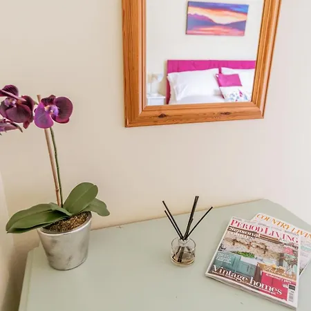 Strayside - Cosy Dog Friendly Sleeps 4. 5 Mins Walk To Hospital And 15 Mins Walk To Town Centre 度假居