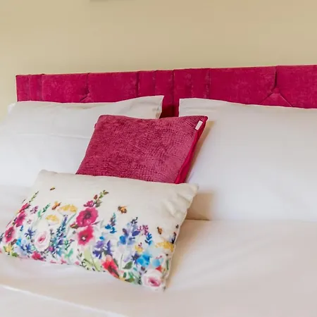 度假居 Strayside - Cosy Dog Friendly Sleeps 4. 5 Mins Walk To Hospital And 15 Mins Walk To Town Centre 哈罗盖特